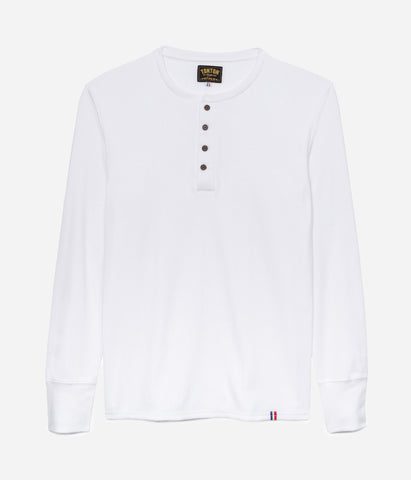 Le tee-shirt «Henley» blanc